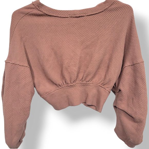 We The Free Womans Size Large Knot Front Pink Cropped Sweater Long Sleeve - Picture 3 of 4